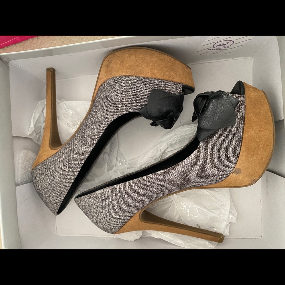 Jessica Simpson’s Para Tailor Grey Open toe heels. - Picture 6 of 12